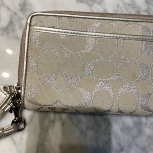 Coach wristlet - Picture 3 of 6